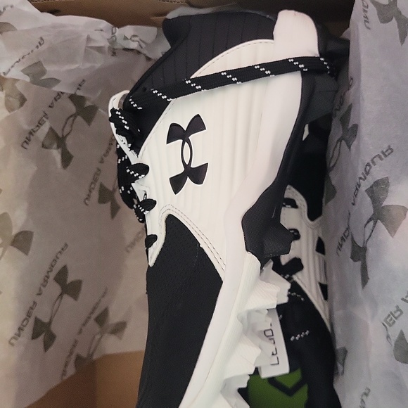 UA boys cleats, brand new, never worn - Picture 2 of 4